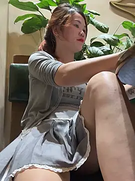 Snapshot of Emily_9xx chatting on March 2025 11:12:02 AM Emily 9xx online show from March 2025 11:12:02 AM