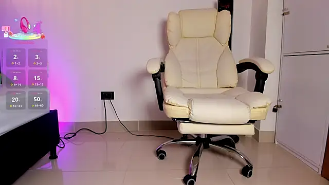 Snapshot of AllisonRoberts_ chatting on October 2025 07:44:02 PM AllisonRoberts online show from October 2025 07:44:02 PM