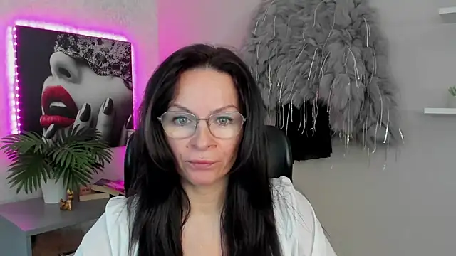 HelenLuxx online show from March 2025 01:42:01 PM