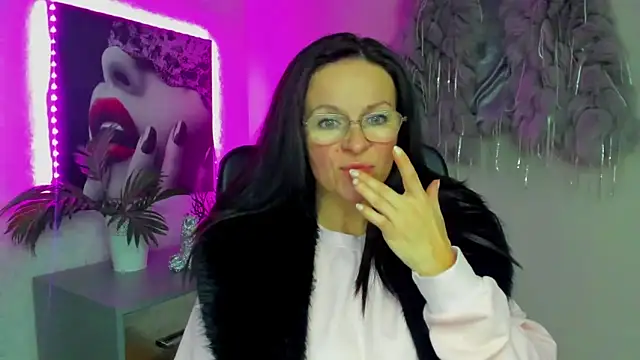 HelenLuxx online show from November 2025 03:01:02 PM