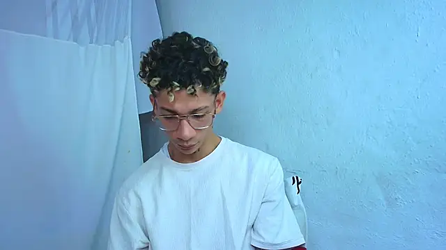 mateodeamjo online show from April 2026 01:02:02 PM