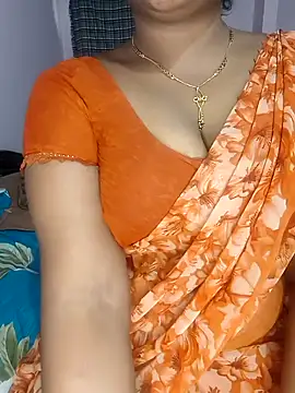 Snapshot of louise92 chatting on April 2026 06:33:01 AM louise92 online show from April 2026 06:33:01 AM
