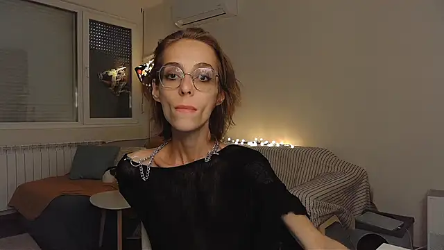 amber quell here online show from May 2026 04:01:02 PM