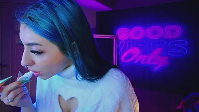 Snapshot of AriaVoss chatting on December 2024 08:39:01 PM AriaVoss online show from December 2024 08:39:01 PM