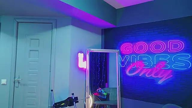 Snapshot of AriaVoss chatting on January 2025 08:37:02 PM AriaVoss online show from January 2025 08:37:02 PM