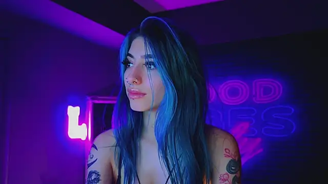 Snapshot of AriaVoss chatting on January 2025 02:40:01 AM AriaVoss online show from January 2025 02:40:01 AM