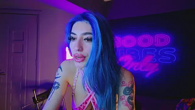 Snapshot of AriaVoss chatting on January 2025 12:41:01 AM AriaVoss online show from January 2025 12:41:01 AM