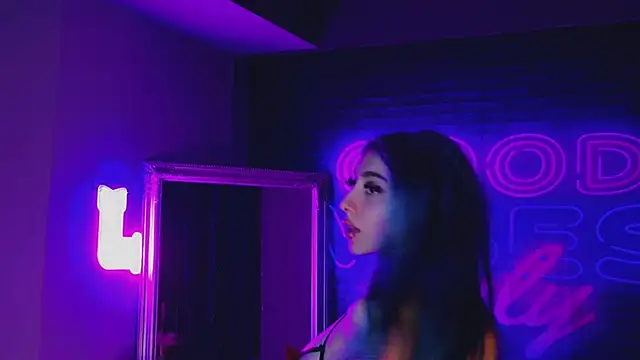 Snapshot of AriaVoss chatting on January 2025 08:18:01 PM AriaVoss online show from January 2025 08:18:01 PM