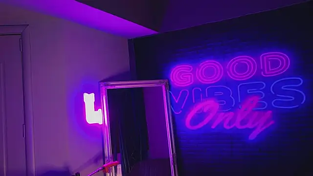 Snapshot of AriaVoss chatting on January 2025 08:28:01 PM AriaVoss online show from January 2025 08:28:01 PM