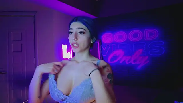 Snapshot of AriaVoss chatting on January 2025 08:42:01 PM AriaVoss online show from January 2025 08:42:01 PM