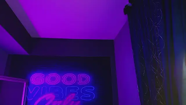 Snapshot of AriaVoss chatting on January 2025 03:20:01 AM AriaVoss online show from January 2025 03:20:01 AM