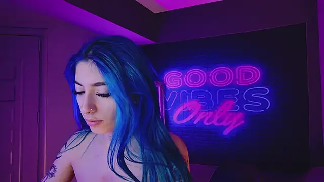 Snapshot of AriaVoss chatting on February 2025 08:18:01 PM AriaVoss online show from February 2025 08:18:01 PM