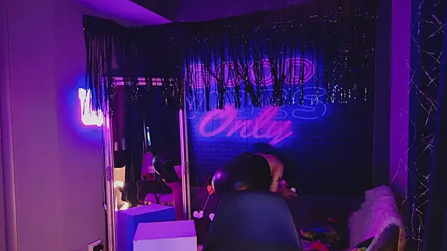 Snapshot of AriaVoss chatting on February 2025 08:24:01 PM AriaVoss online show from February 2025 08:24:01 PM