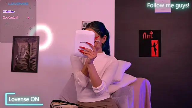 Snapshot of AriaVoss chatting on September 2025 08:42:02 PM AriaVoss online show from September 2025 08:42:02 PM