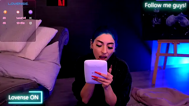 Snapshot of AriaVoss chatting on September 2025 08:24:01 PM AriaVoss online show from September 2025 08:24:01 PM