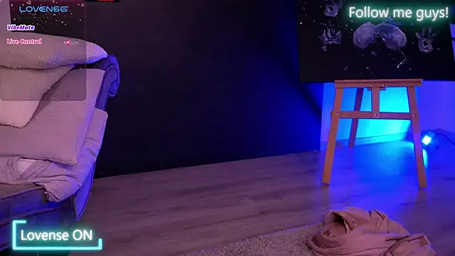 Snapshot of AriaVoss chatting on October 2025 08:18:02 PM AriaVoss online show from October 2025 08:18:02 PM