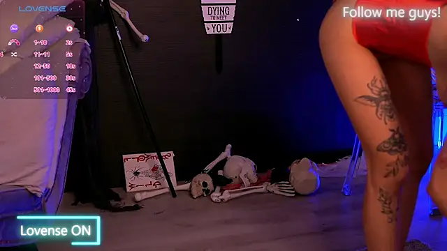 Snapshot of AriaVoss chatting on October 2025 09:26:02 PM AriaVoss online show from October 2025 09:26:02 PM