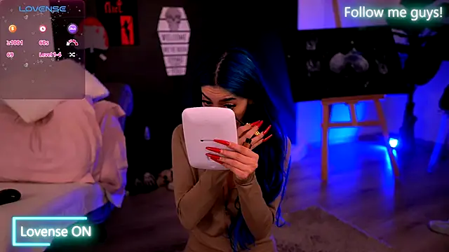 Snapshot of AriaVoss chatting on October 2025 10:33:01 PM AriaVoss online show from October 2025 10:33:01 PM