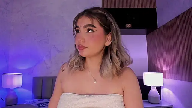 Snapshot of SamantaBone chatting on December 2024 12:57:02 AM SamantaBone online show from December 2024 12:57:02 AM