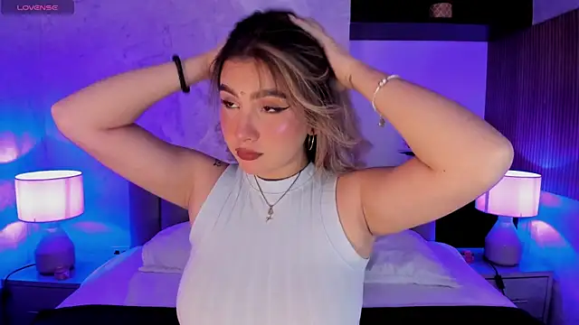 Snapshot of SamantaBone chatting on January 2025 08:48:02 PM SamantaBone online show from January 2025 08:48:02 PM