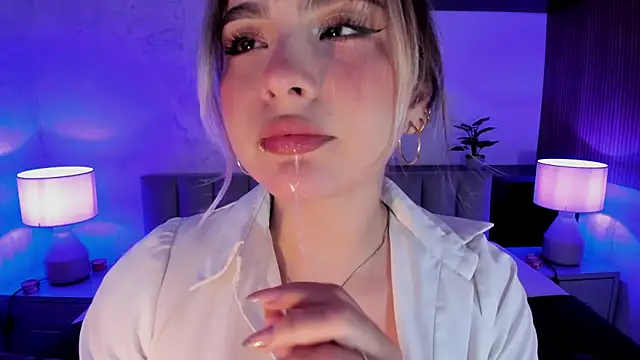 Snapshot of SamantaBone chatting on January 2025 12:17:01 AM SamantaBone online show from January 2025 12:17:01 AM