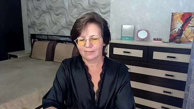 Snapshot of VitaCharm chatting on September 2025 08:30:02 PM VitaCharm online show from September 2025 08:30:02 PM