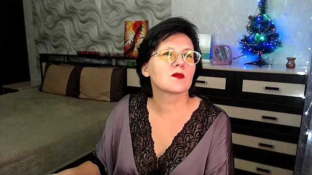 Snapshot of VitaCharm chatting on December 2025 08:26:02 PM VitaCharm online show from December 2025 08:26:02 PM