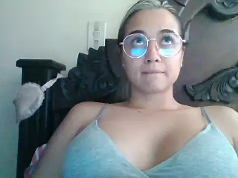 trianabell online show from February 2025 05:19:02 PM