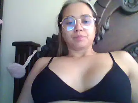 trianabell online show from February 2025 05:03:02 PM