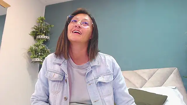 SharisWillian online show from December 2025 03:33:01 AM