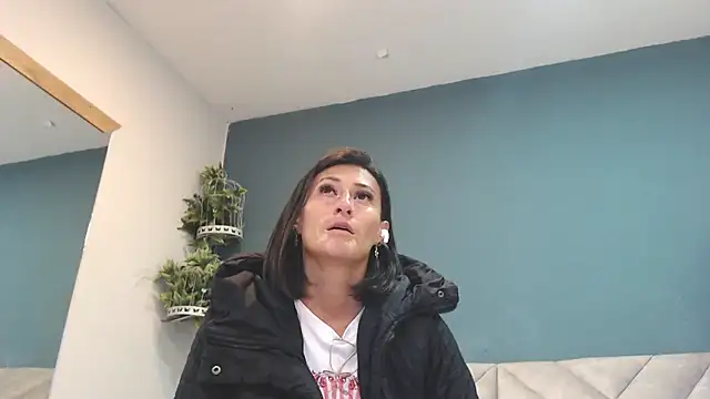 SharisWillian online show from May 2026 03:46:02 AM