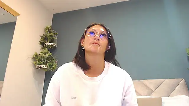 SharisWillian online show from May 2026 02:51:02 AM