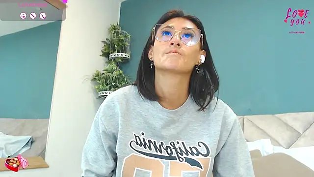 SharisWillian online show from May 2026 03:45:02 AM