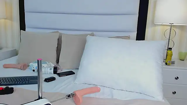 Snapshot of MiaSweeths chatting on January 2025 03:01:02 PM MiaSweeths online show from January 2025 03:01:02 PM