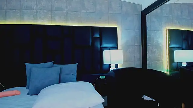 Snapshot of MiaSweeths chatting on February 2025 03:31:02 PM MiaSweeths online show from February 2025 03:31:02 PM