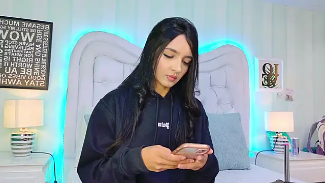 Snapshot of MiaSweeths chatting on October 2025 07:23:02 PM MiaSweeths online show from October 2025 07:23:02 PM