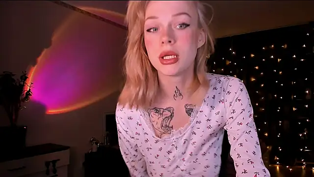 Snapshot of Polusladkoye chatting on February 2026 04:11:02 PM Polusladkoye online show from February 2026 04:11:02 PM