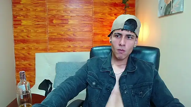 Bastiaan 28 online show from December 2024 06:33:02 AM