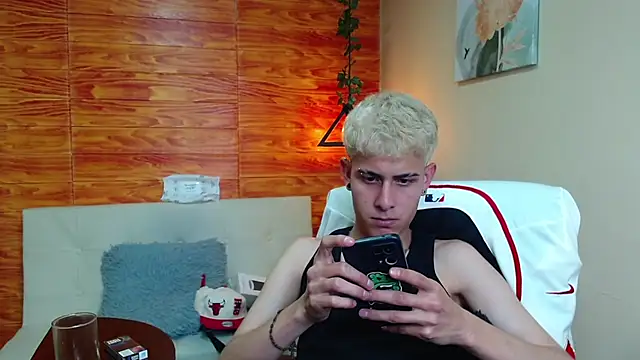 Bastiaan 28 online show from December 2024 04:28:02 AM