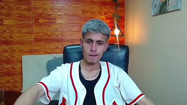 Bastiaan 28 online show from December 2024 04:56:02 AM