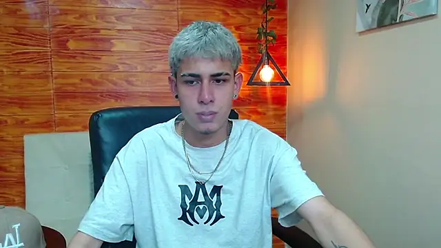 Bastiaan 28 online show from December 2024 12:05:02 AM