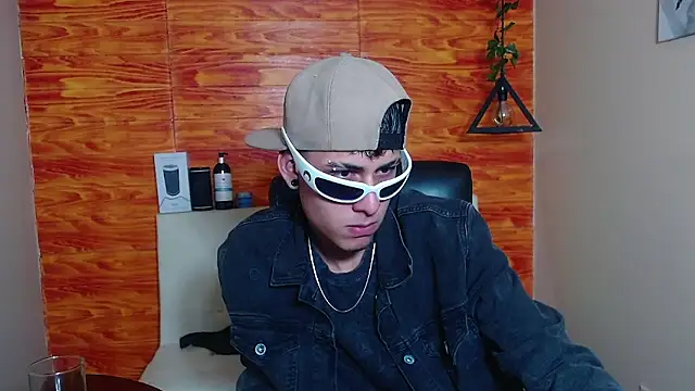 Bastiaan 28 online show from February 2025 12:54:01 AM