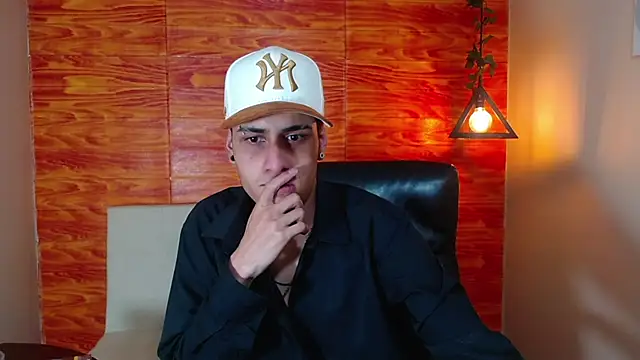 Bastiaan 28 online show from March 2025 02:31:02 AM