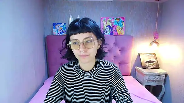 charlottemoonxz online show from May 2026 06:04:02 PM