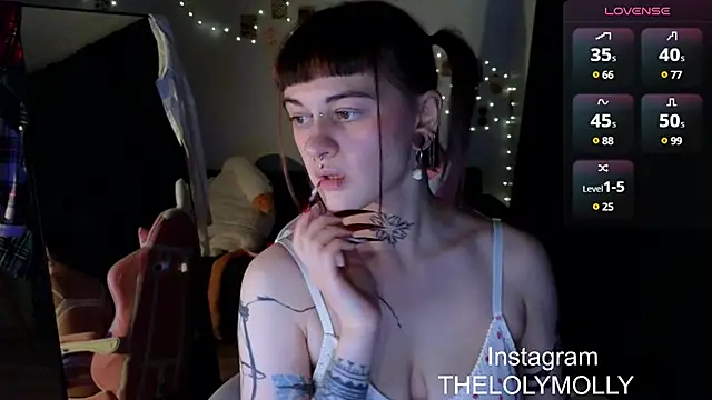 Snapshot of LolyMolli chatting on January 2025 08:09:01 PM LolyMolli online show from January 2025 08:09:01 PM