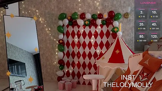 Snapshot of LolyMolli chatting on October 2025 11:01:01 AM LolyMolli online show from October 2025 11:01:01 AM