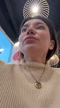 Snapshot of MooonReal chatting on December 2024 03:24:01 AM MooonReal online show from December 2024 03:24:01 AM