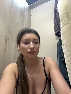 Snapshot of MooonReal chatting on December 2024 03:07:02 AM MooonReal online show from December 2024 03:07:02 AM