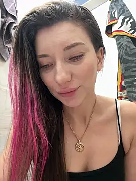 Snapshot of MooonReal chatting on January 2025 01:27:01 AM MooonReal online show from January 2025 01:27:01 AM