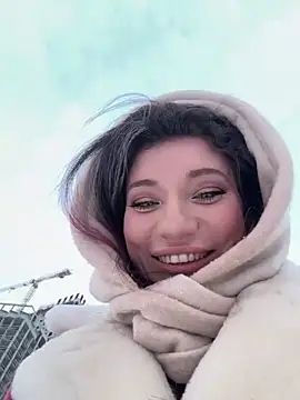 Snapshot of MooonReal chatting on January 2025 03:20:01 AM MooonReal online show from January 2025 03:20:01 AM